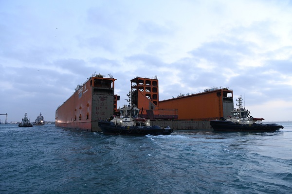 Successful transit of the floating dock ‘DOURADO’ in the biggest qualitative transit operation in the Canal’s history